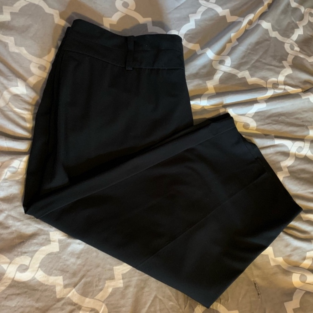 Black capri pants